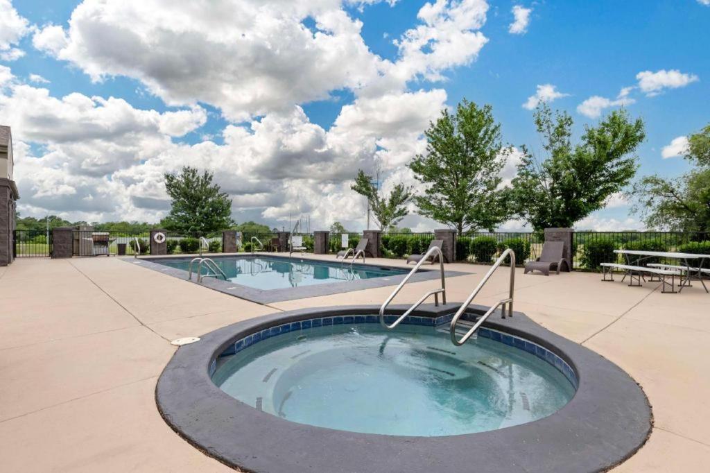 Best Western Locust Grove Inn & Suites Extérieur photo